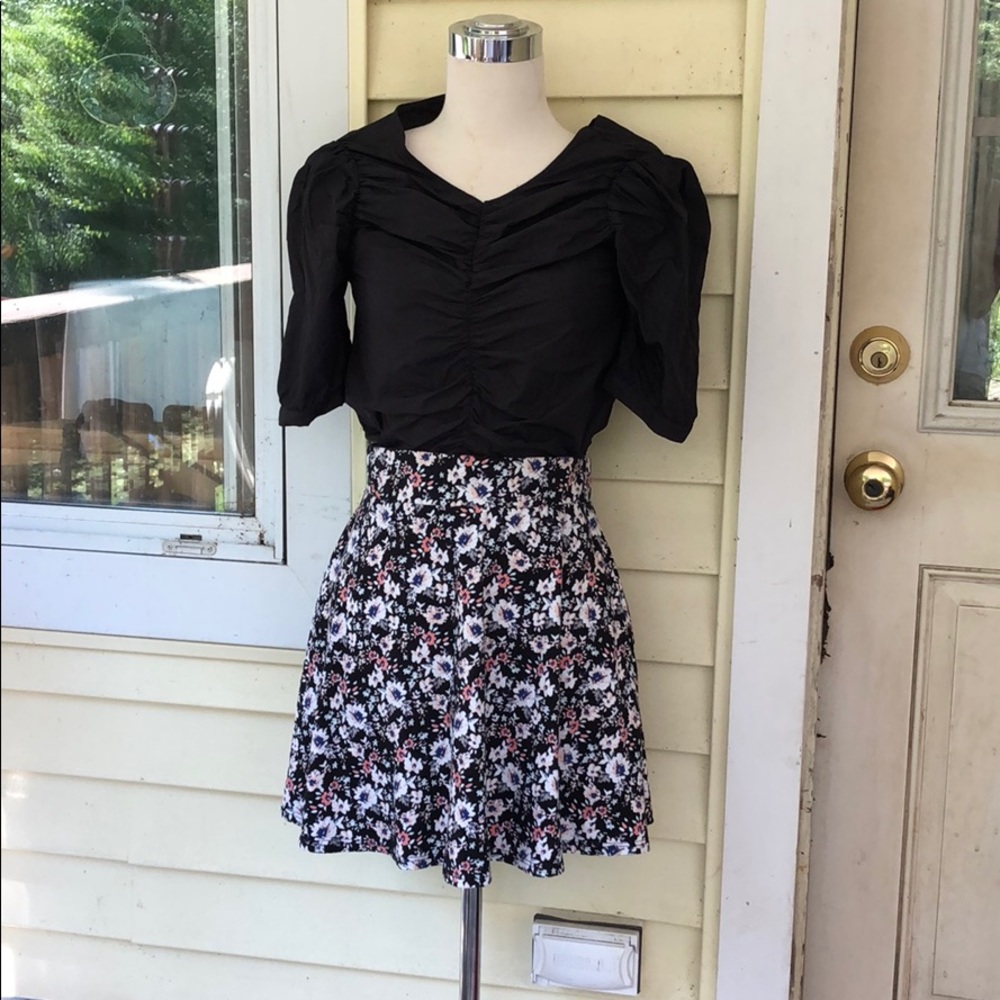 NWOT CHARLOTTE RUSSE SKIRT, Size Medium